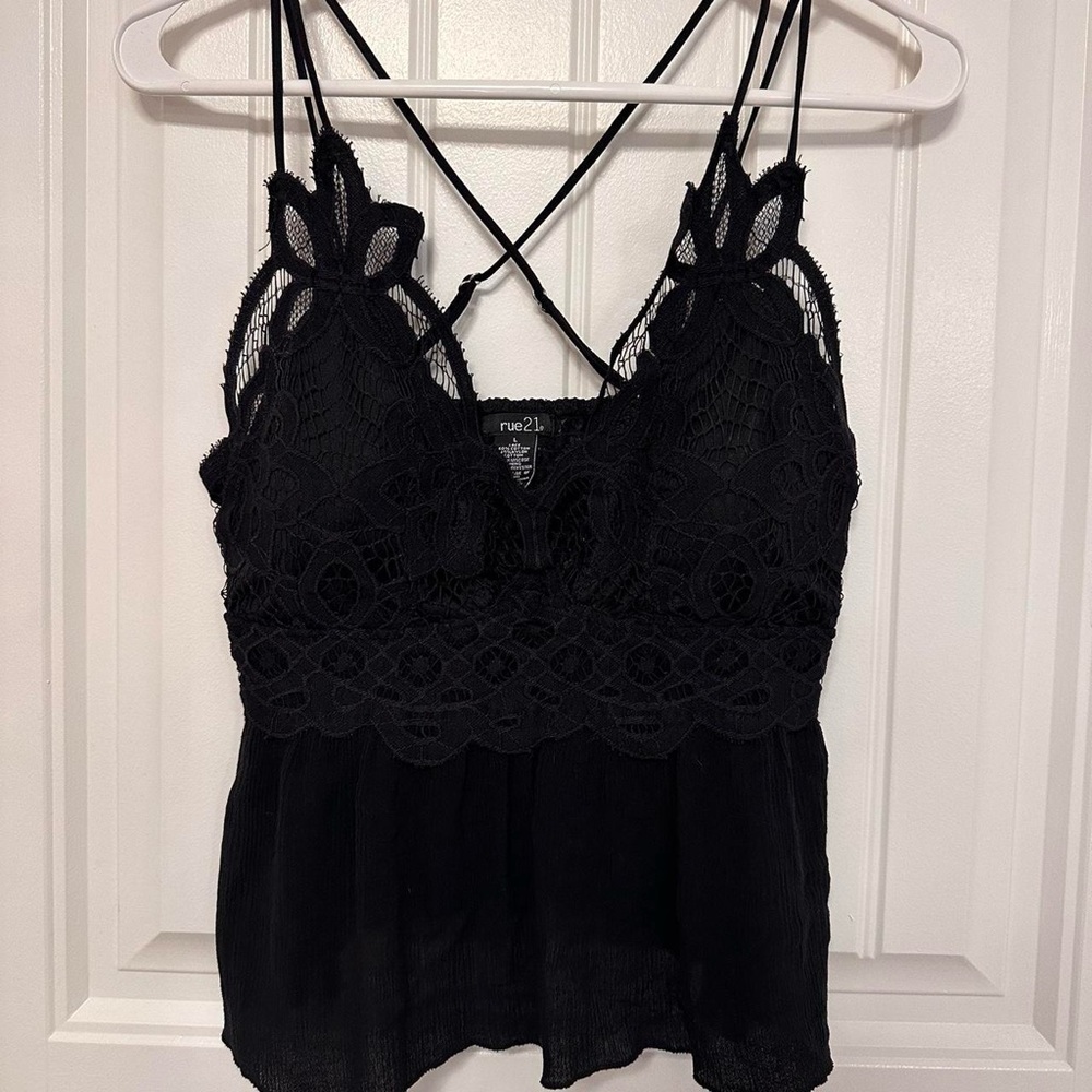 Cute black lacey cropped tank top